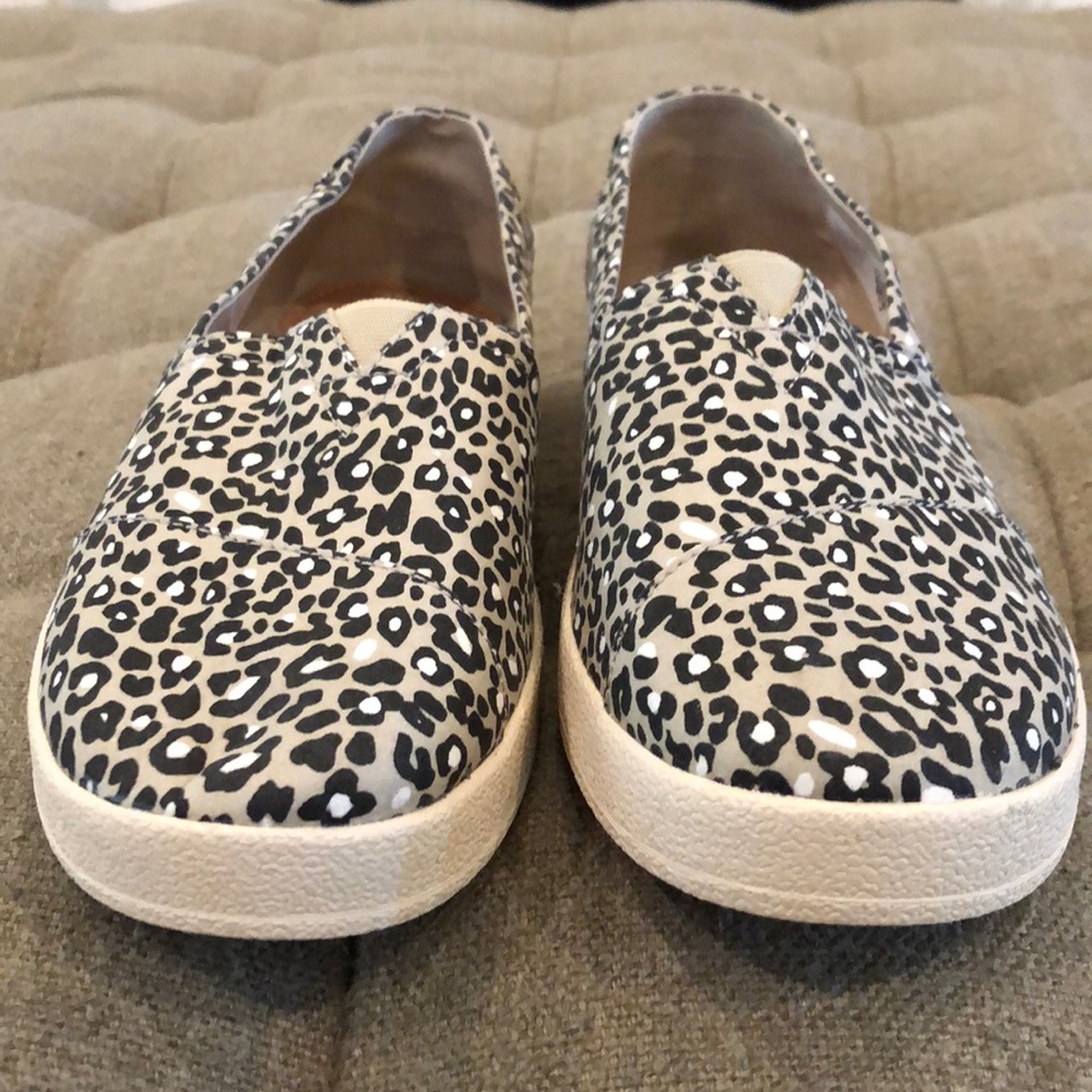 TOMS Oxford Tan Cheepard Microfiber Sneaker. NEW
